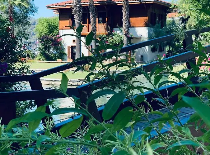 Sea Canal Townhouse Villa *