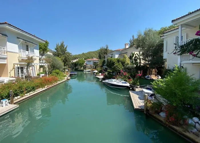 Villa Sea Canal Townhouse