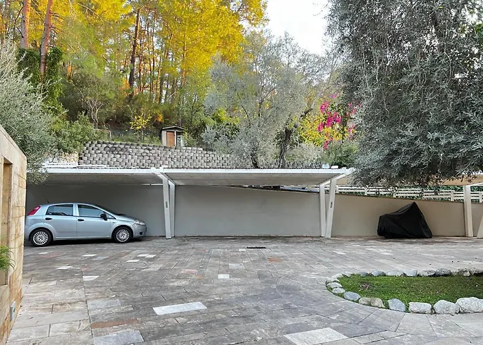 Sea Canal Townhouse Villa